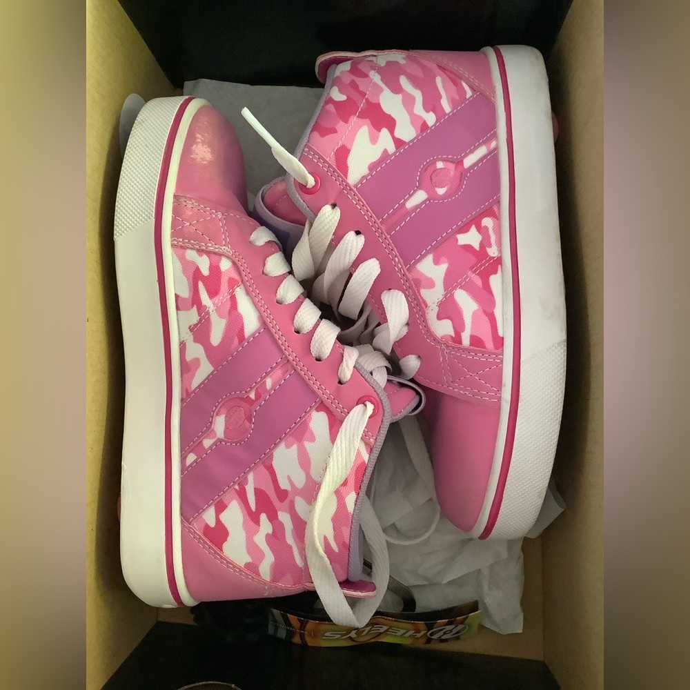 HEELYS wheeled shoes